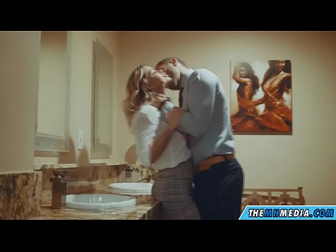 ❤️ وقتی یک بلوند بی تنه شما را در یک دستشویی عمومی اغوا می کند فوق پورن در fa.shufflesex-com.ru ☑